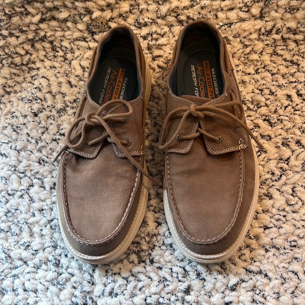 Men’s size 9.5M Sketchers Canvas Deck Shoes Taupe